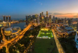 Large-Cap Stocks in Singapore: Stability, Dividends, and Portfolio Anchoring