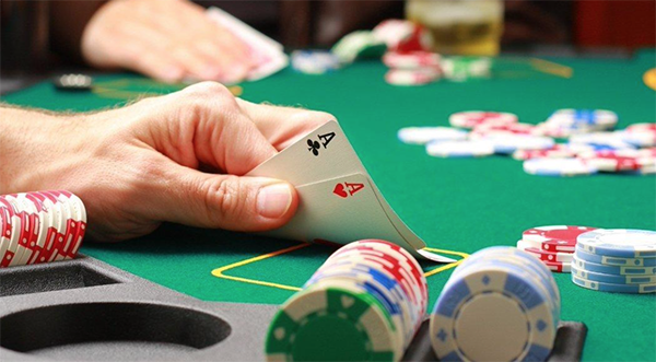 What are the fundamental similarities between online Poker and Teen Patti?