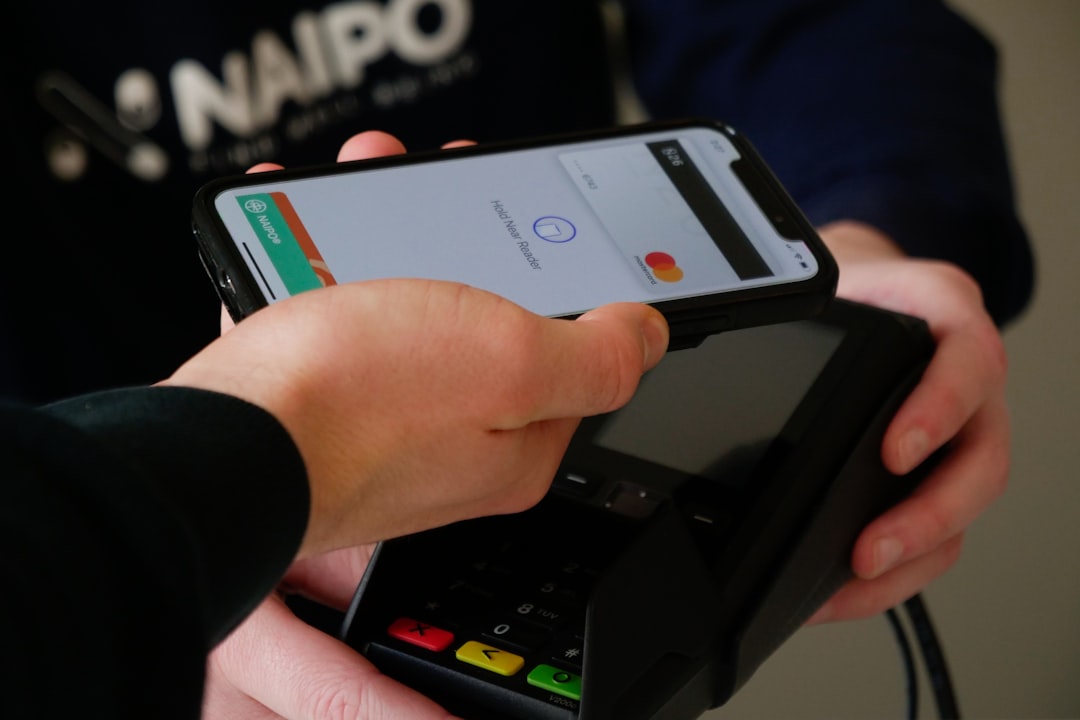 Understanding Contactless Credit Cards: Safety and Functionality